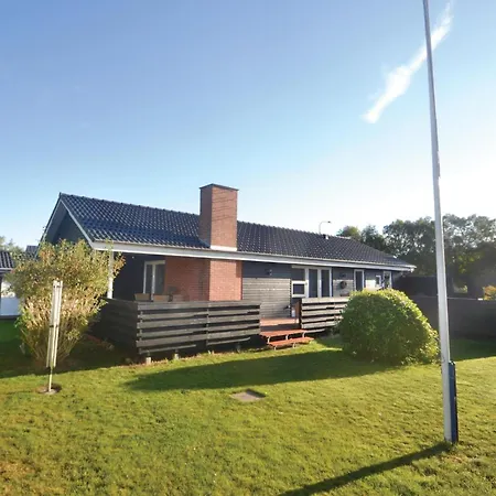 Three-bedroom In Hébergement de vacances *