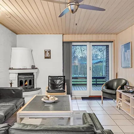 Three-bedroom In Feriehus Grenå