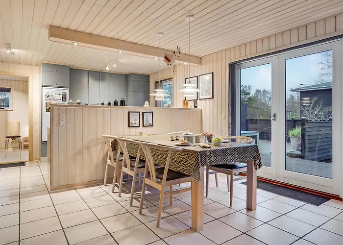 Three-bedroom In Hébergement de vacances *